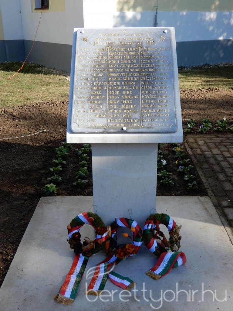 Emléktábla avatás 13